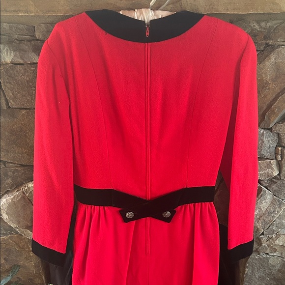 Saks Fifth Avenue Vintage Vibrant Red Dress; Black Velvet Collar Cuffs Belt;Sz 8 - Picture 10 of 16